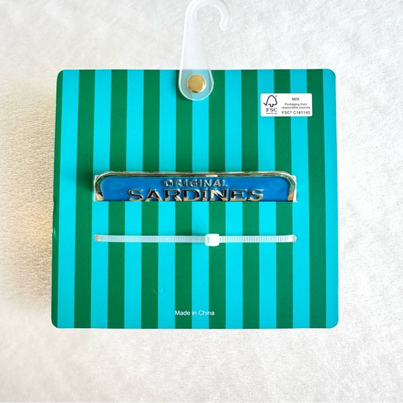 Piper K Blue & Gold Can of Sardines Hair Claw Clip - Picture 5 of 7